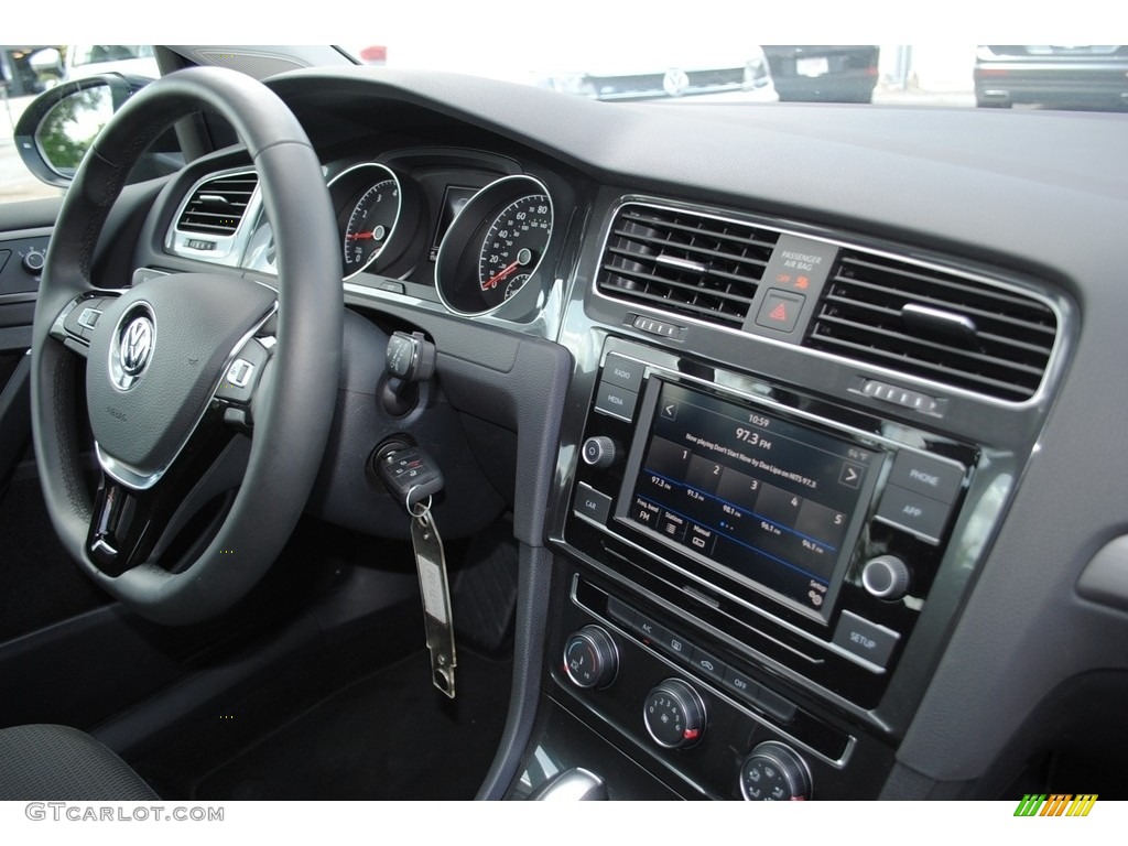 2019 Volkswagen Golf S Dashboard Photos
