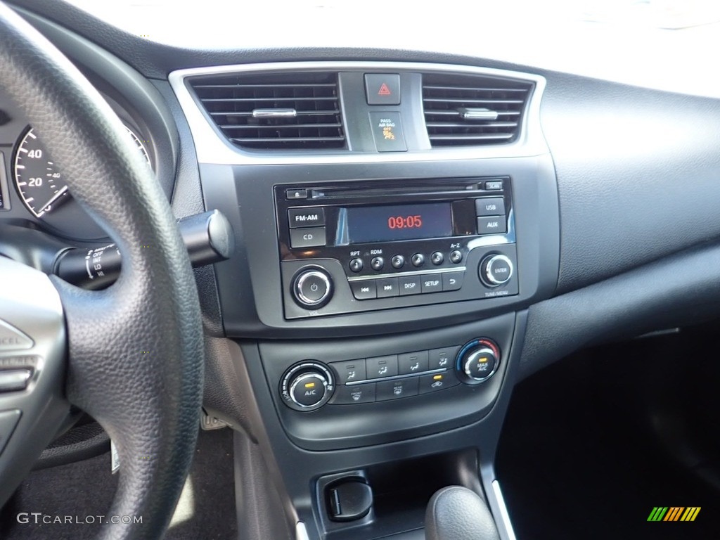 2016 Sentra S - Brilliant Silver / Charcoal photo #28