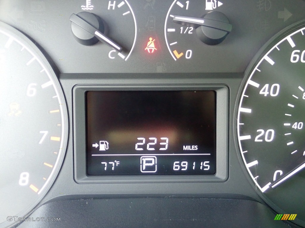 2016 Sentra S - Brilliant Silver / Charcoal photo #30