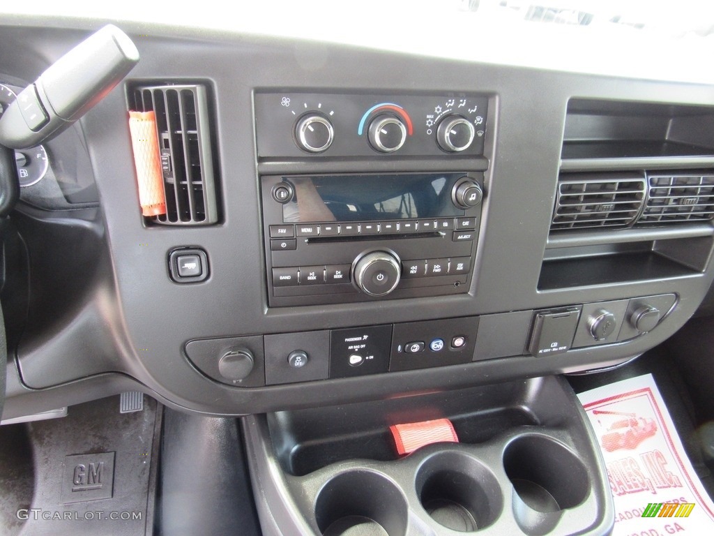 2017 Chevrolet Express 3500 Passenger LT Controls Photos