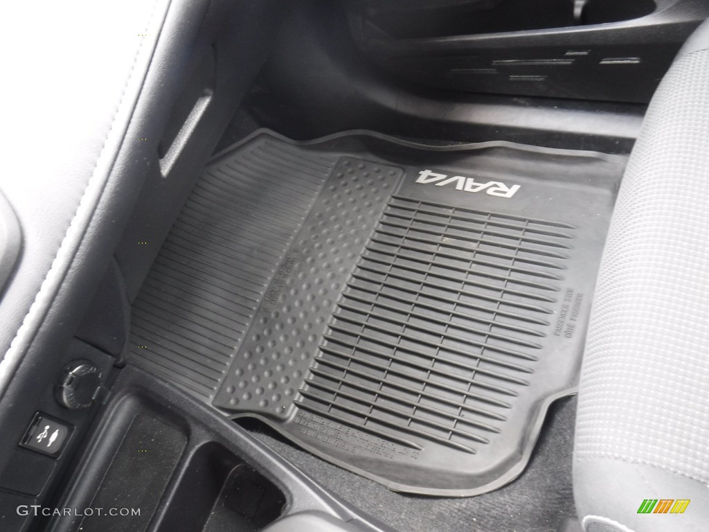 2017 RAV4 XLE AWD - Black Current Metallic / Black photo #20