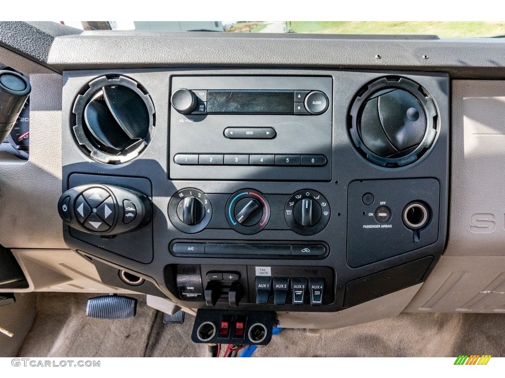 2008 Ford F350 Super Duty XL SuperCab 4x4 Chassis Controls Photo #138852095