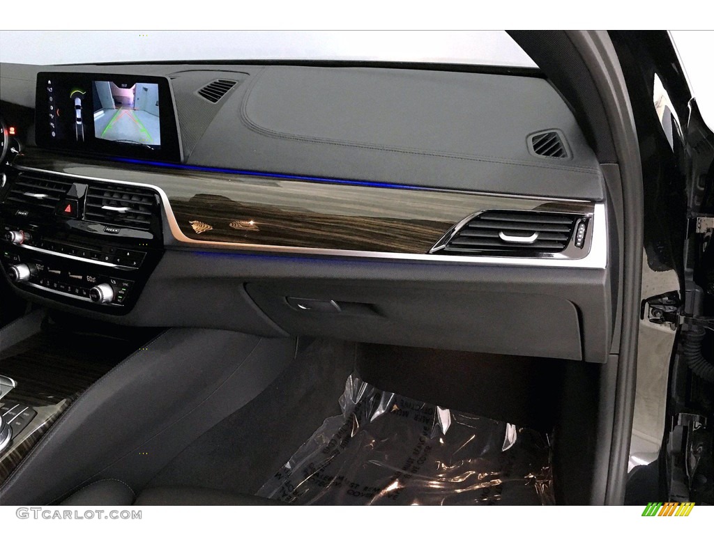 2017 5 Series 530i Sedan - Black Sapphire Metallic / Black photo #22