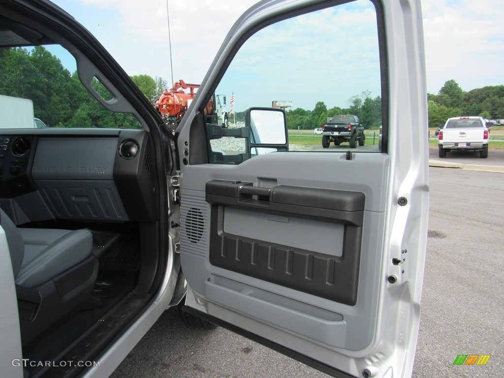 2011 F250 Super Duty XL Crew Cab 4x4 Chassis - Ingot Silver Metallic / Steel Gray photo #41