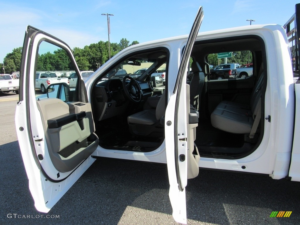 2016 F150 XL SuperCrew - Oxford White / Medium Earth Gray photo #12