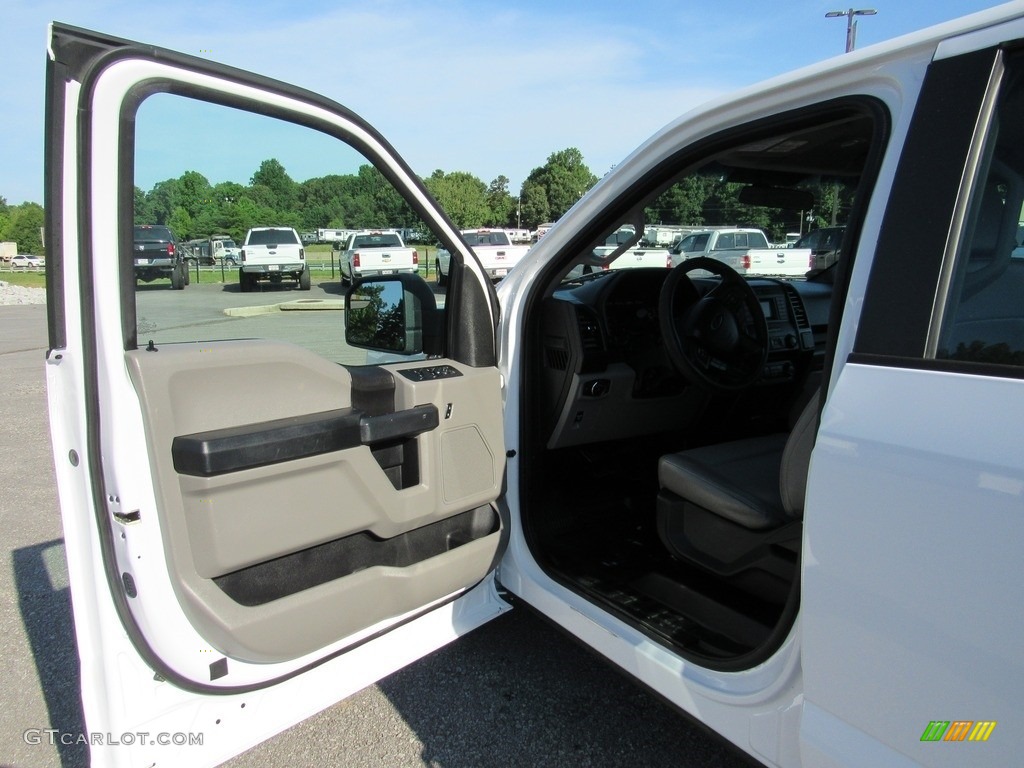 2016 F150 XL SuperCrew - Oxford White / Medium Earth Gray photo #13