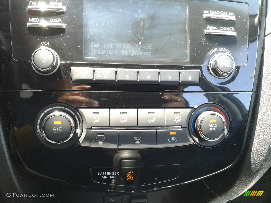2016 Nissan Rogue S AWD Controls Photo #138856481