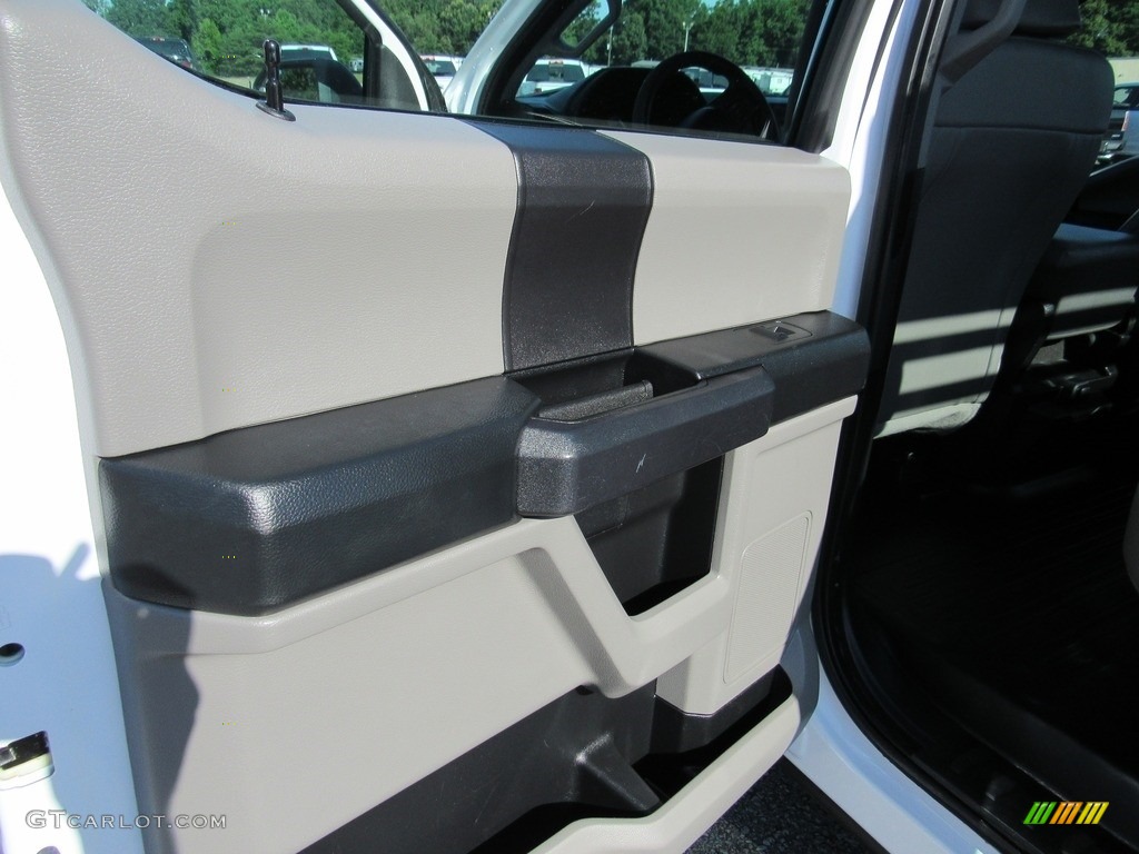 2016 F150 XL SuperCrew - Oxford White / Medium Earth Gray photo #28
