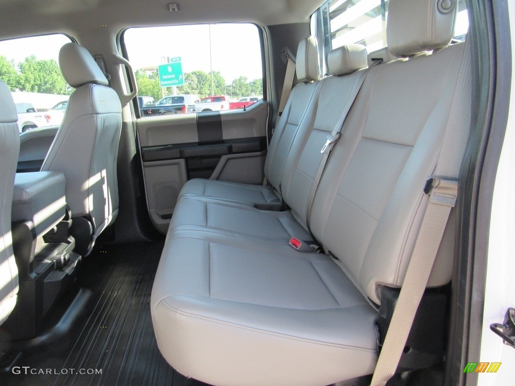 2016 F150 XL SuperCrew - Oxford White / Medium Earth Gray photo #30