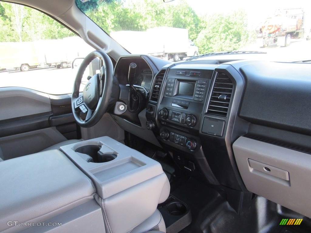 2016 F150 XL SuperCrew - Oxford White / Medium Earth Gray photo #37