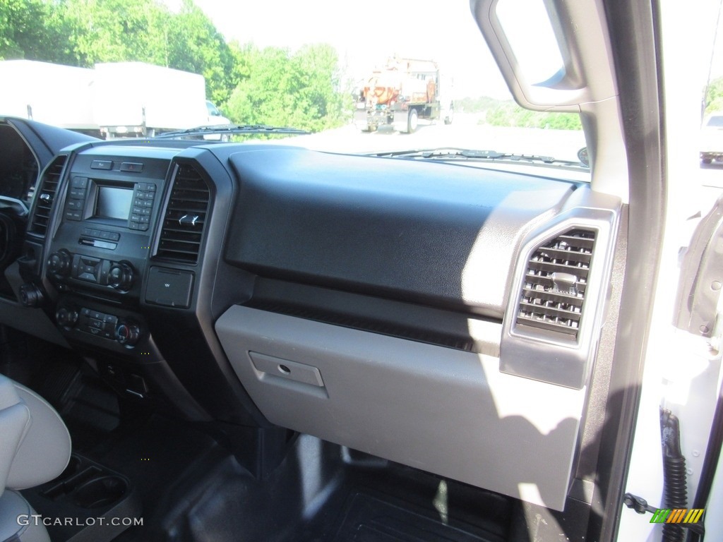 2016 F150 XL SuperCrew - Oxford White / Medium Earth Gray photo #38