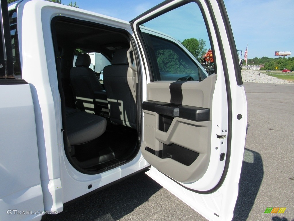 2016 F150 XL SuperCrew - Oxford White / Medium Earth Gray photo #40