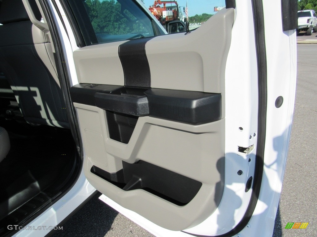 2016 F150 XL SuperCrew - Oxford White / Medium Earth Gray photo #41