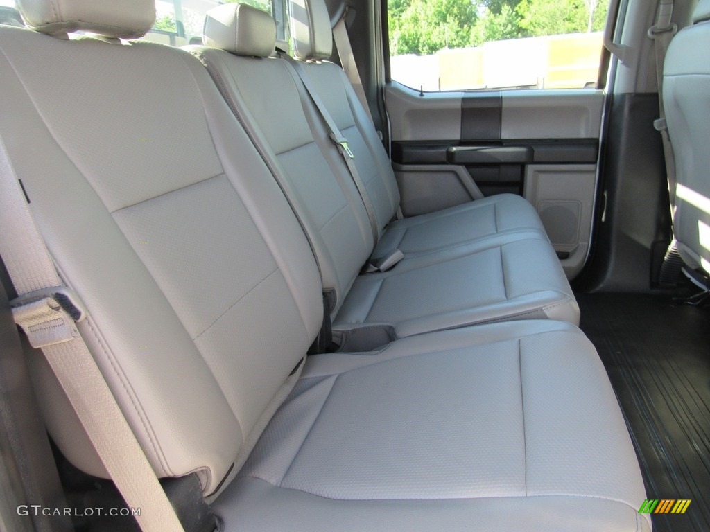 2016 F150 XL SuperCrew - Oxford White / Medium Earth Gray photo #43