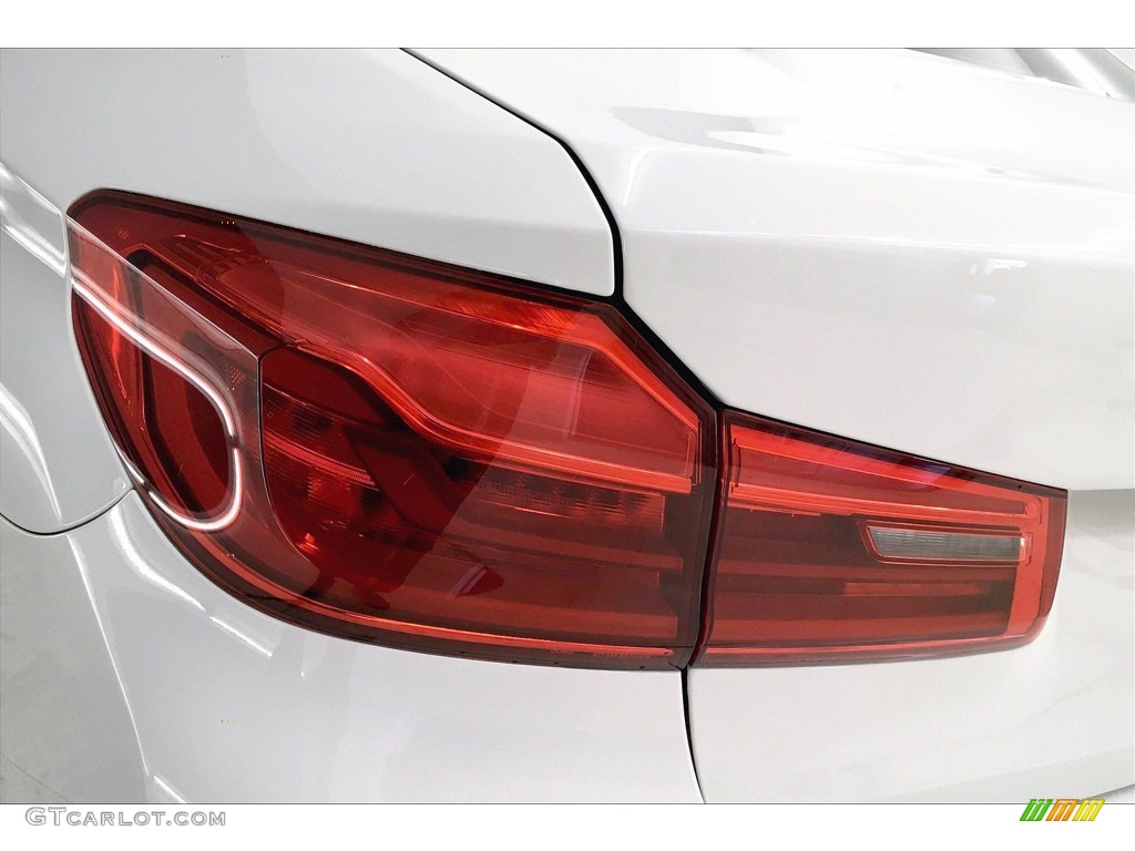 2017 5 Series 540i Sedan - Alpine White / Black photo #27