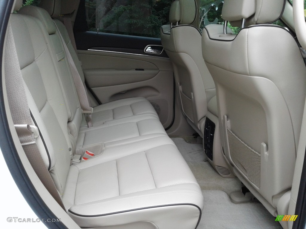 2017 Grand Cherokee Overland 4x4 - Bright White / Brown/Light Frost Beige photo #17
