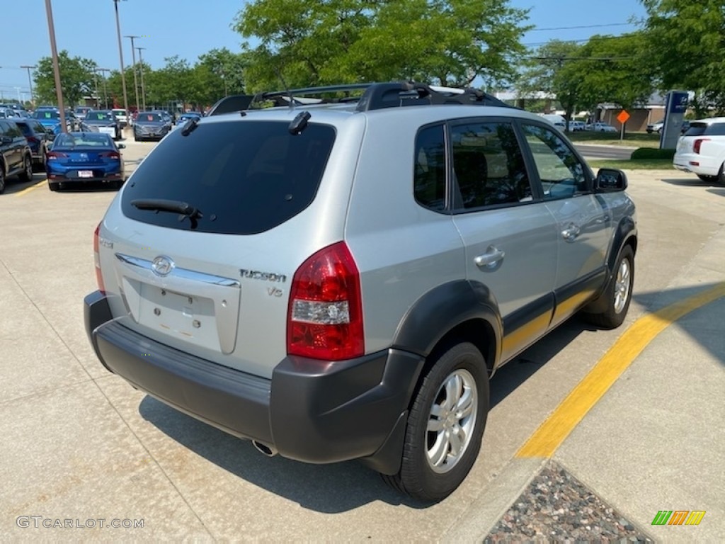 2007 Tucson SE - Platinum Metallic / Gray photo #2