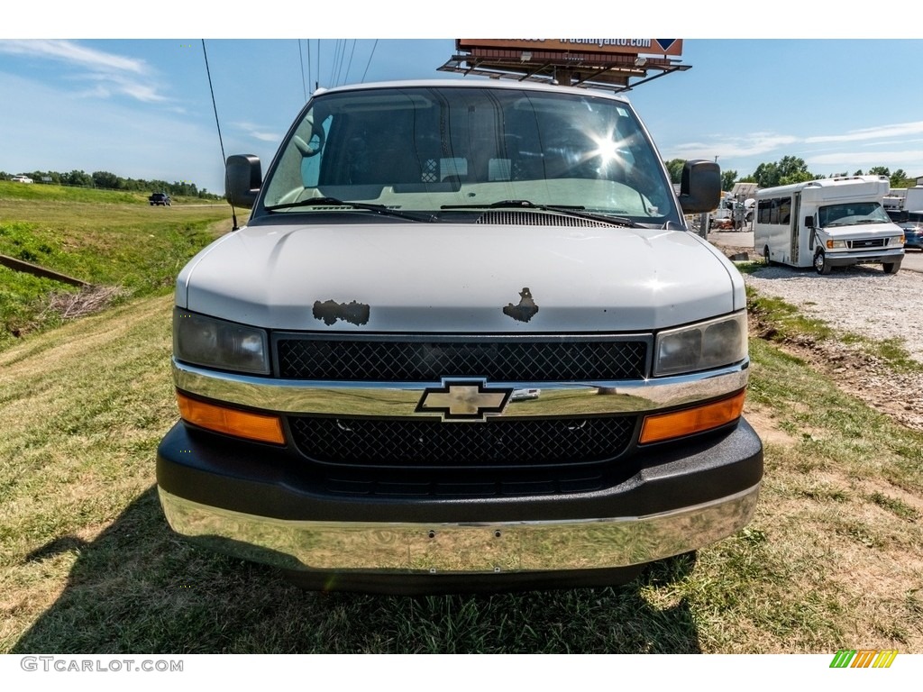 2011 Express LT 3500 Passenger Van - Summit White / Neutral photo #15