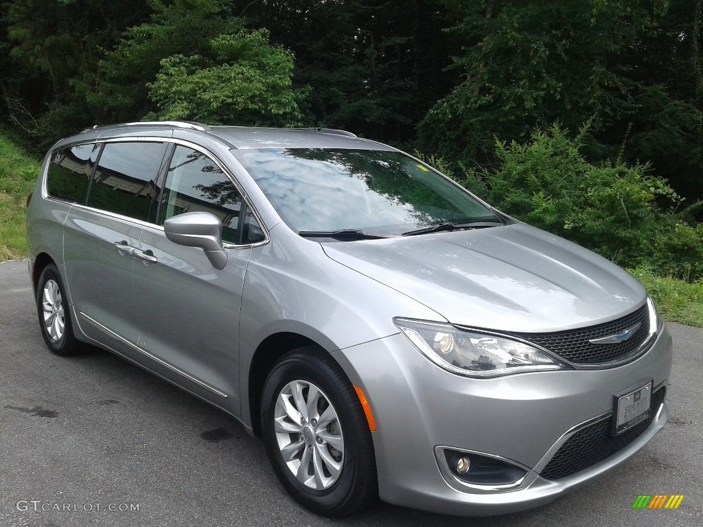 2018 Chrysler Pacifica Touring L Exterior Photos