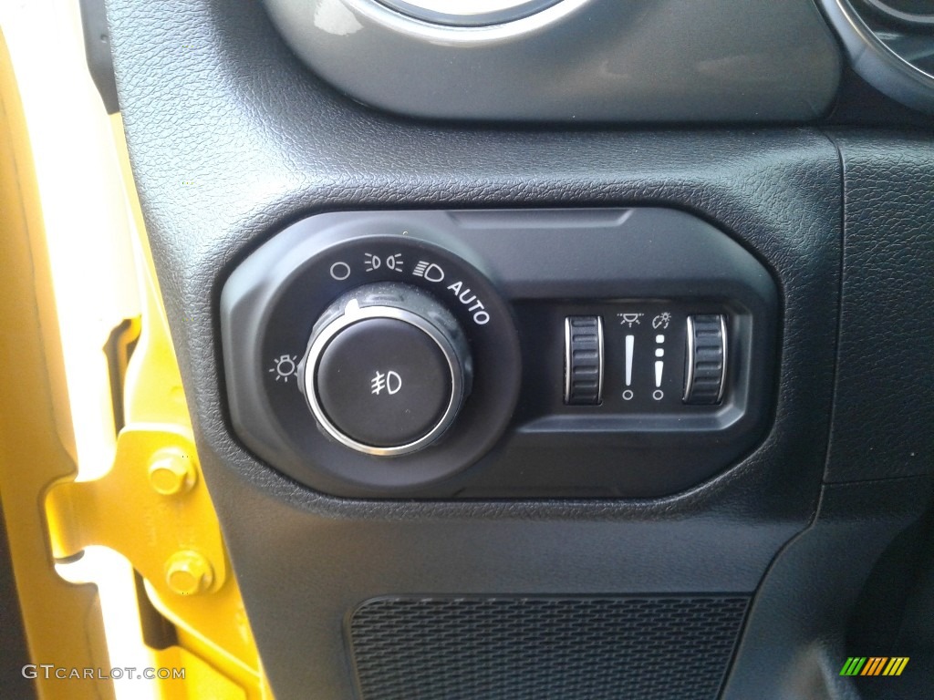 2020 Jeep Wrangler Unlimited Sahara 4x4 Controls Photo #138872444