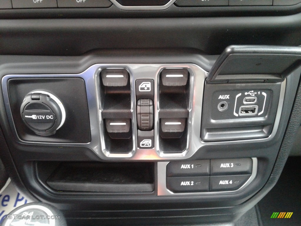 2020 Jeep Wrangler Unlimited Sahara 4x4 Controls Photo #138872578