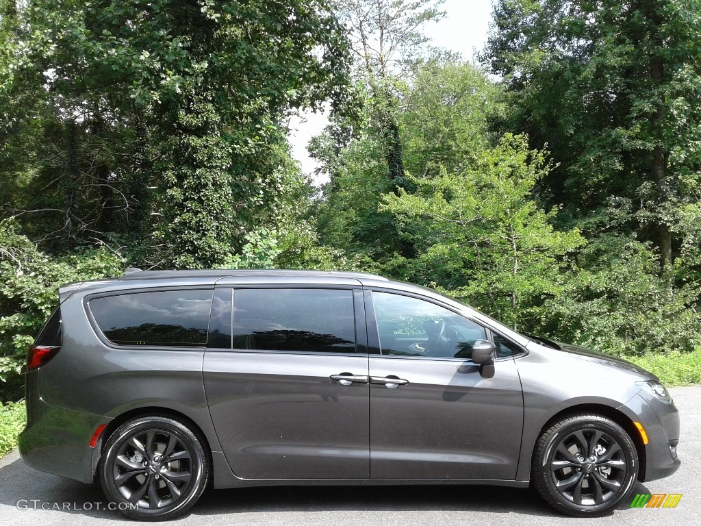 Granite Crystal Metallic 2020 Chrysler Pacifica Touring L Exterior Photo #138877661
