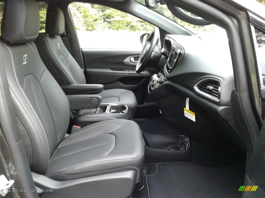 2020 Chrysler Pacifica Touring L Front Seat Photo #138878018