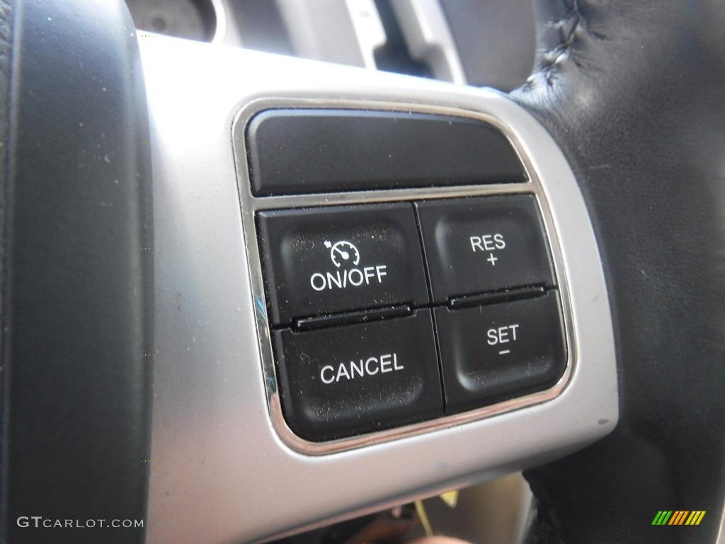 2012 Routan SE - Twilight Gray Metallic / Aero Gray photo #21