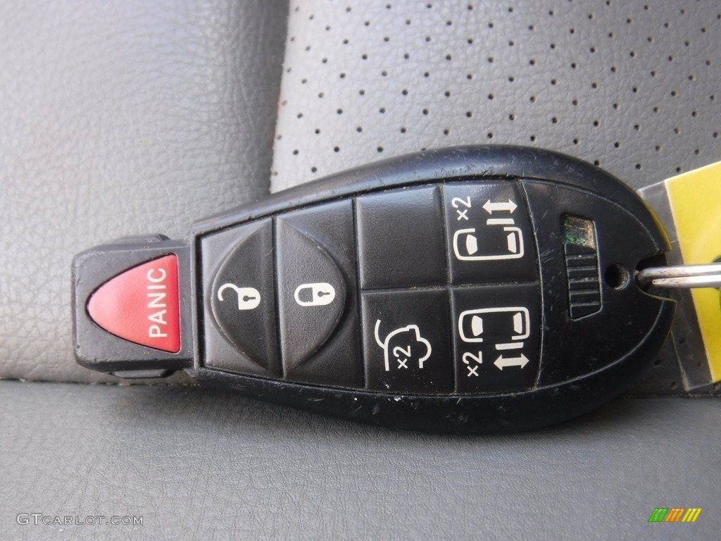2012 Routan SE - Twilight Gray Metallic / Aero Gray photo #23
