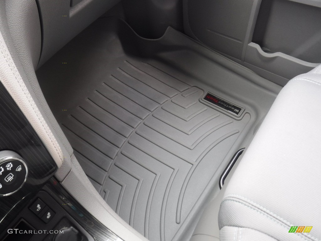 2017 Traverse LT AWD - Summit White / Dark Titanium/Light Titanium photo #22