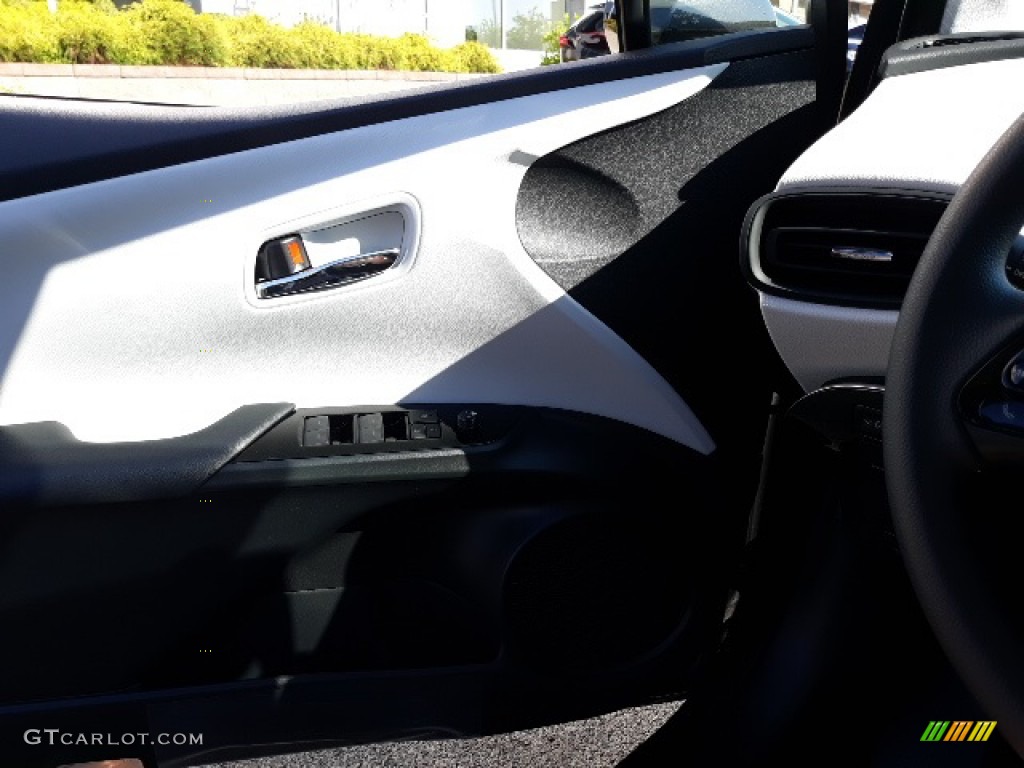 2020 Prius LE - Magnetic Gray Metallic / Moonstone photo #7