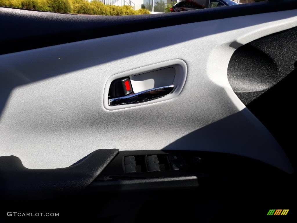 2020 Prius LE - Magnetic Gray Metallic / Moonstone photo #8