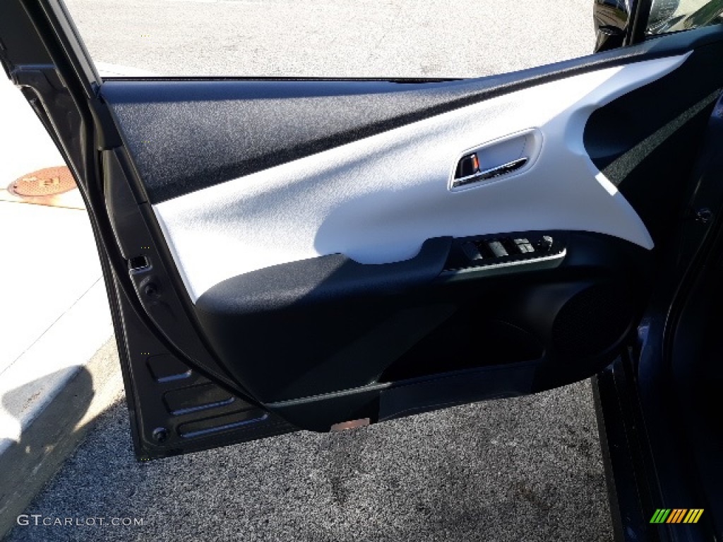 2020 Prius LE - Magnetic Gray Metallic / Moonstone photo #21