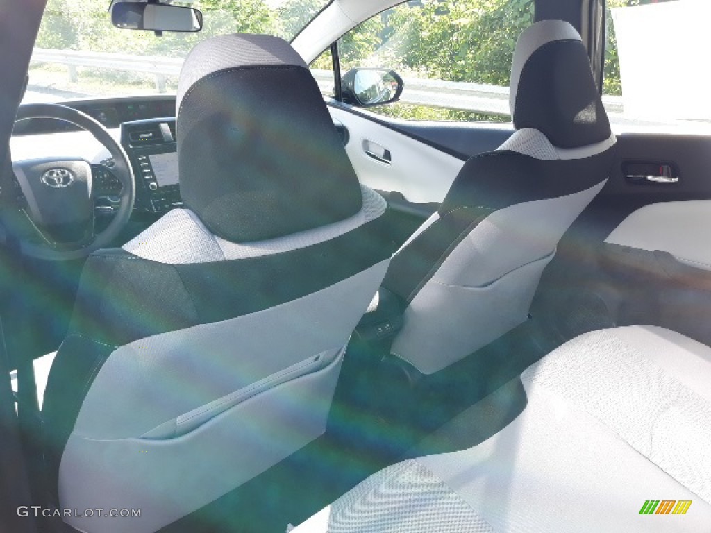 2020 Prius LE - Magnetic Gray Metallic / Moonstone photo #22