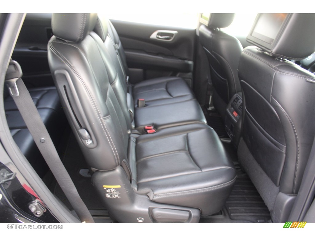 2017 Pathfinder Platinum - Magnetic Black / Charcoal photo #26