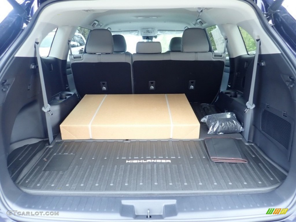 2020 Toyota Highlander Hybrid LE AWD Trunk Photos