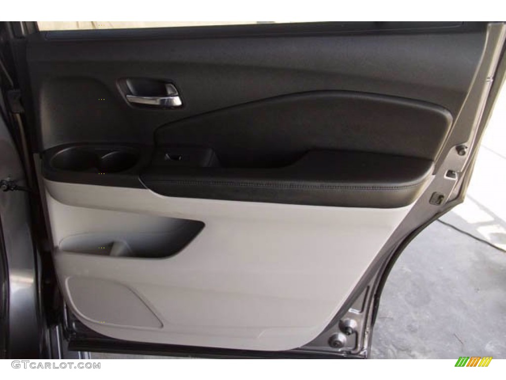 2017 Honda Pilot EX AWD Gray Door Panel Photo #138890420