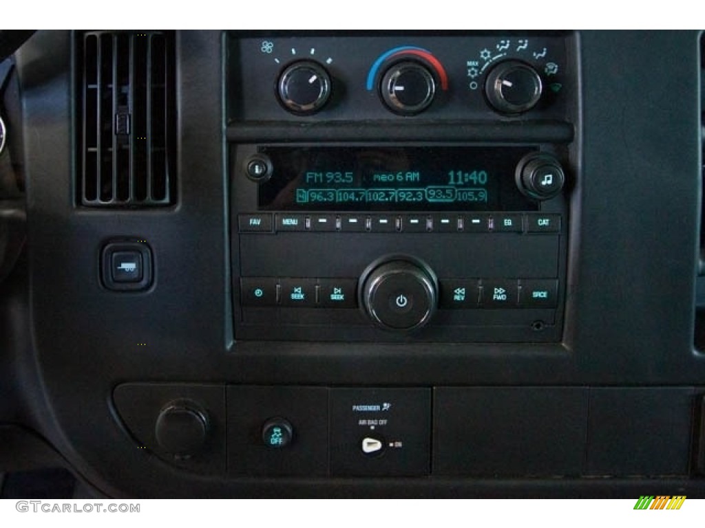 2016 GMC Savana Van 2500 Cargo Controls Photos