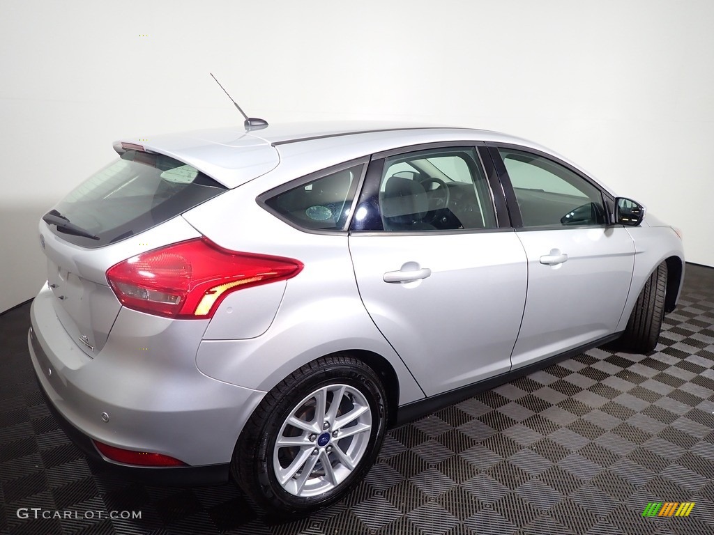 2015 Focus SE Hatchback - Ingot Silver Metallic / Charcoal Black photo #15