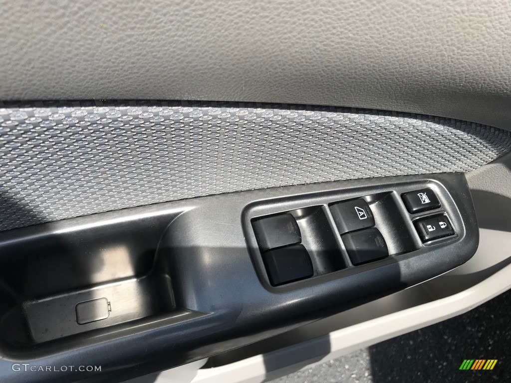 2011 Forester 2.5 X - Spark Silver Metallic / Platinum photo #10