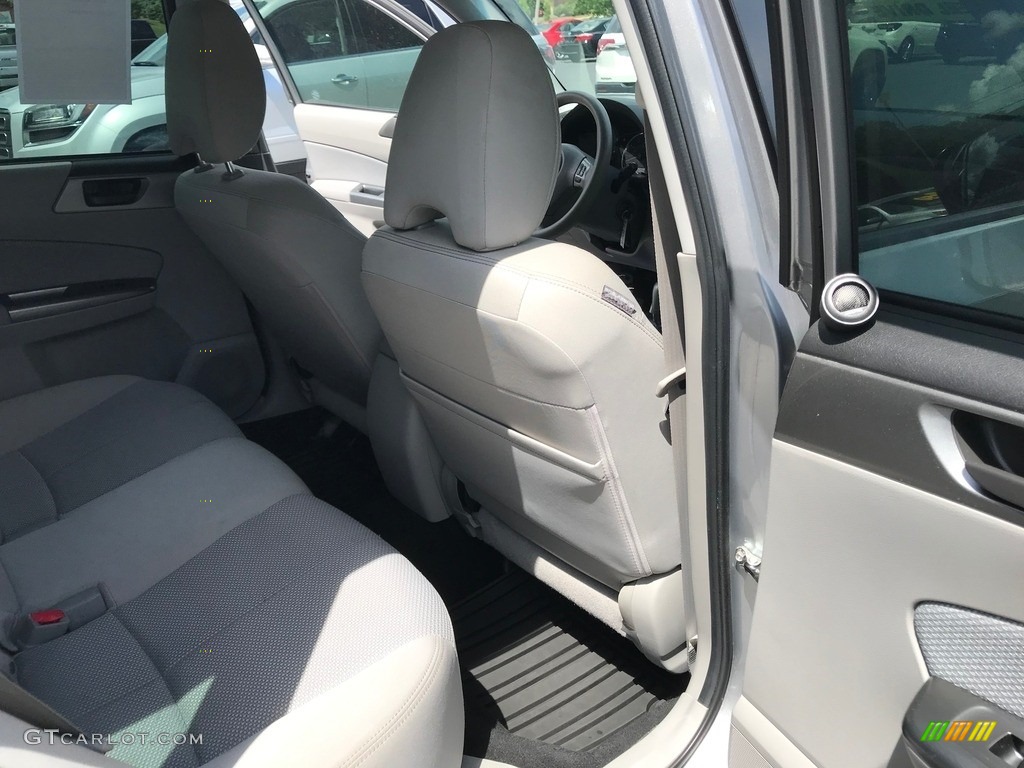 2011 Forester 2.5 X - Spark Silver Metallic / Platinum photo #23