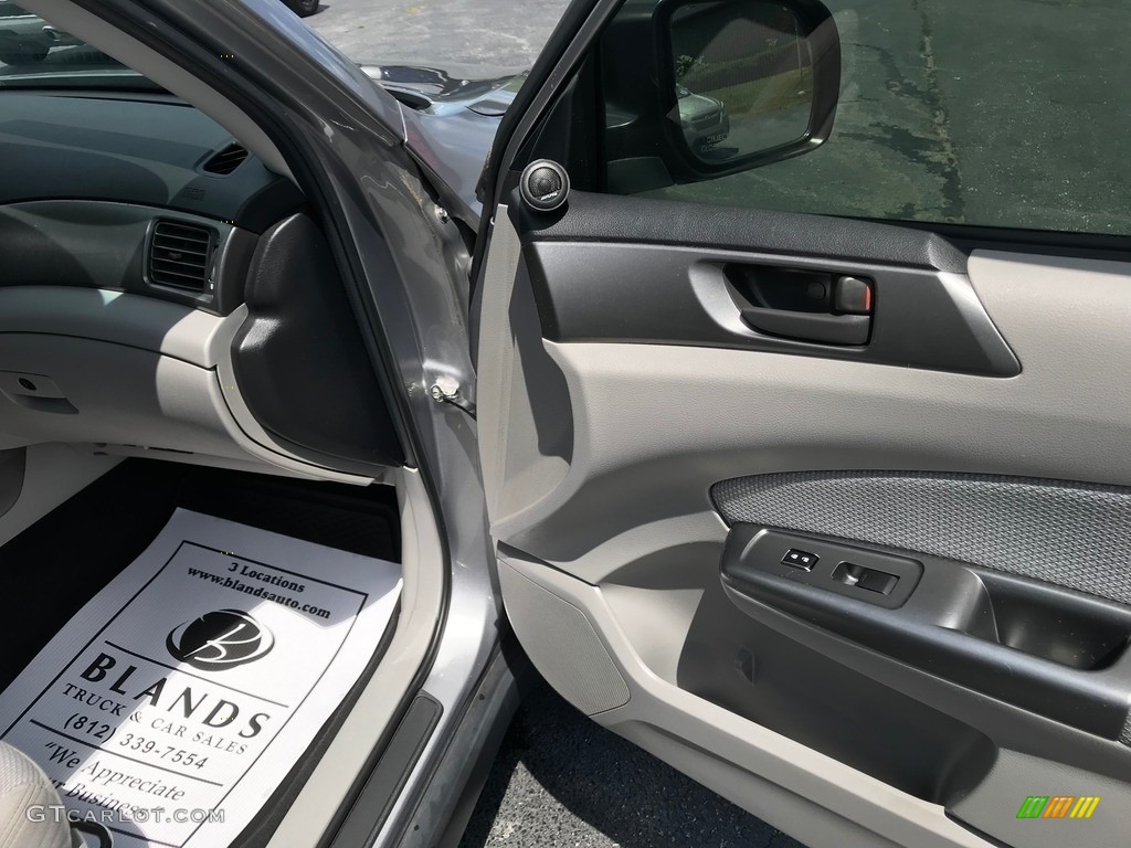 2011 Forester 2.5 X - Spark Silver Metallic / Platinum photo #24