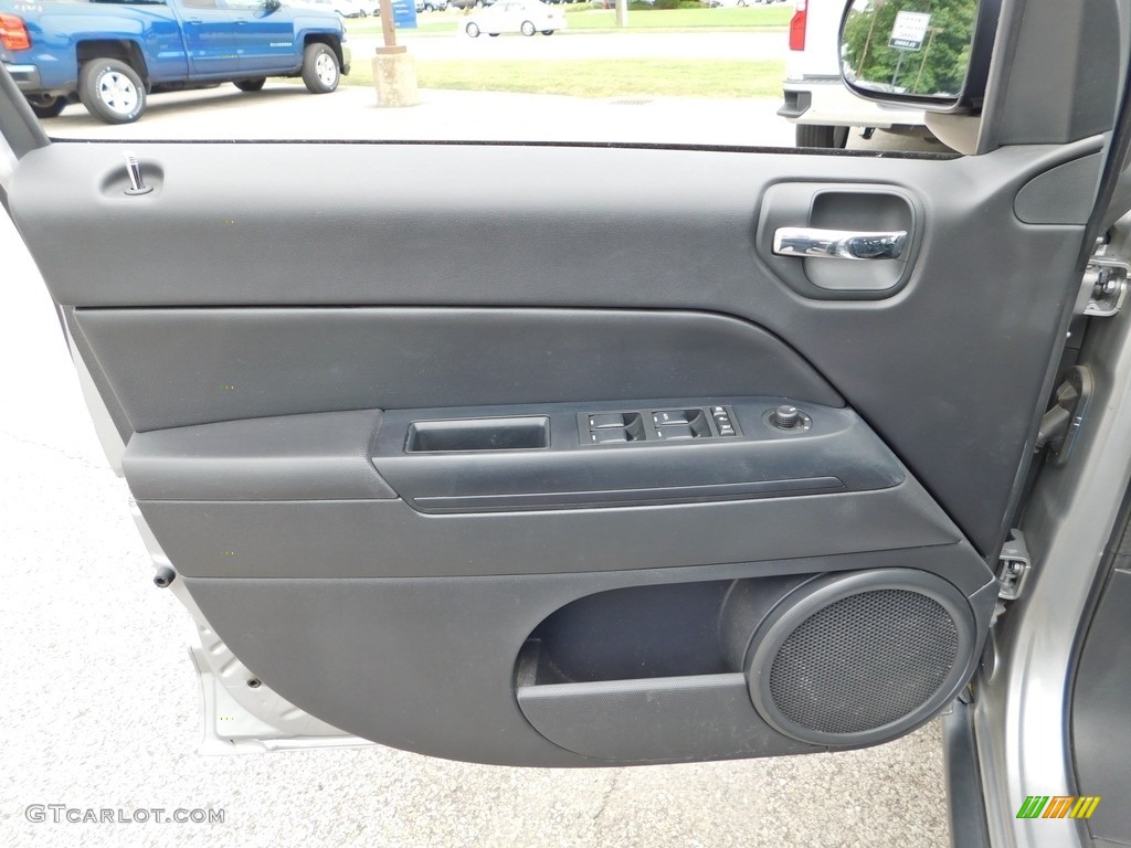 2017 Jeep Compass 75th Anniversary Edition Dark Slate Gray Door Panel Photo #138902162