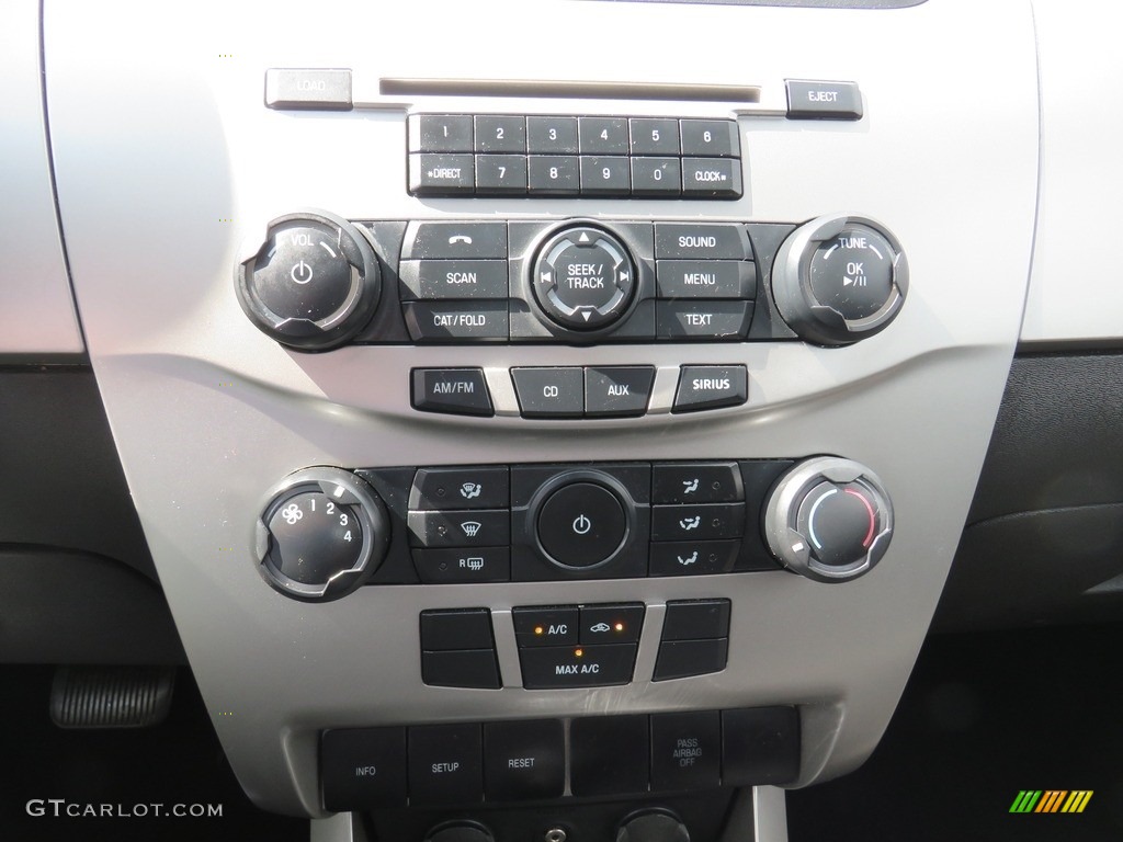 2008 Focus SE Sedan - Silver Frost Metallic / Charcoal Black photo #21