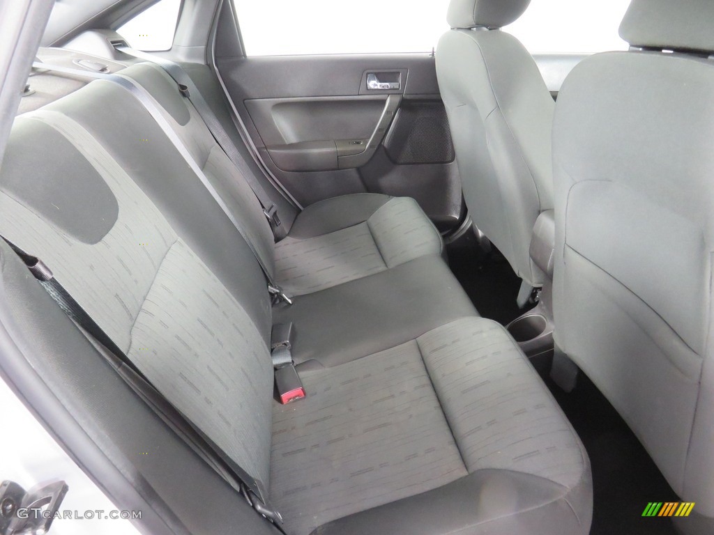 2008 Focus SE Sedan - Silver Frost Metallic / Charcoal Black photo #31