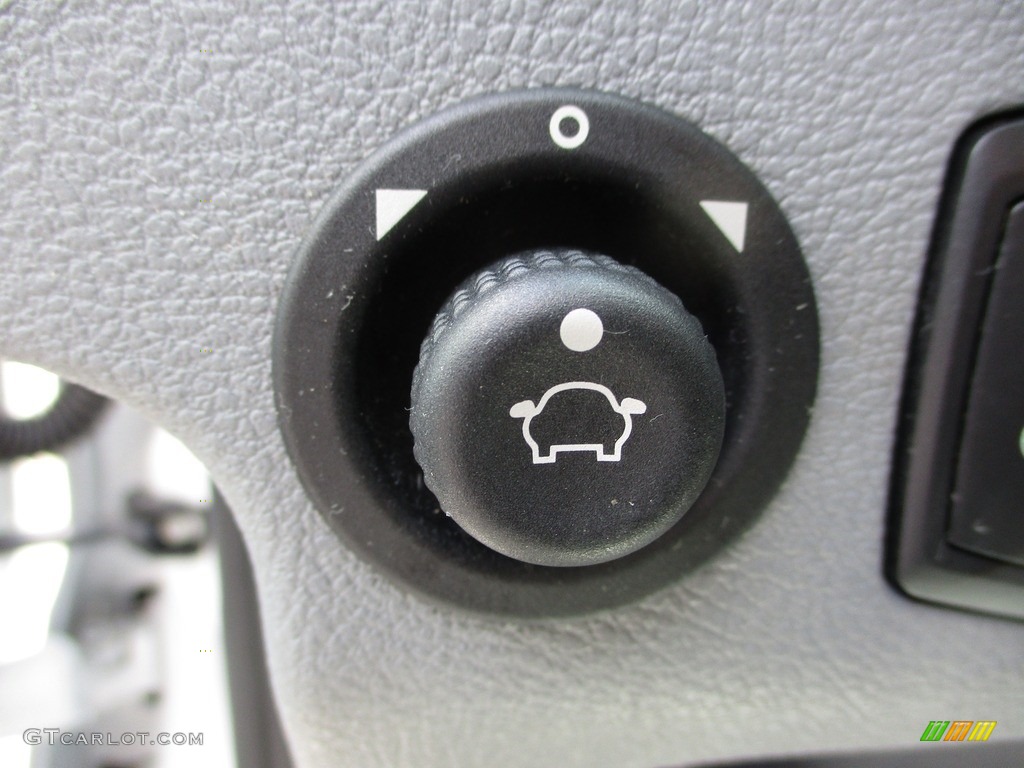 2019 Transit Van 250 LR Regular - Oxford White / Charcoal black photo #10