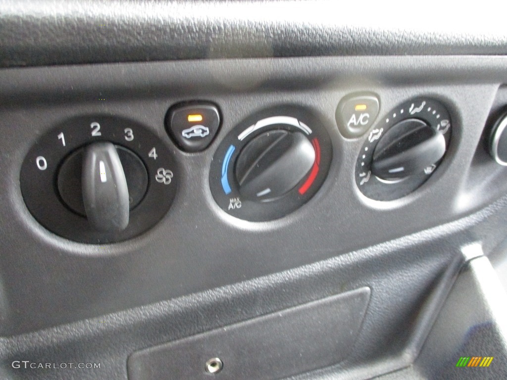 2019 Transit Van 250 LR Regular - Oxford White / Charcoal black photo #20