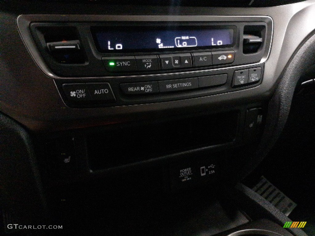 2020 Passport EX-L AWD - Black Forest Pearl / Gray photo #15