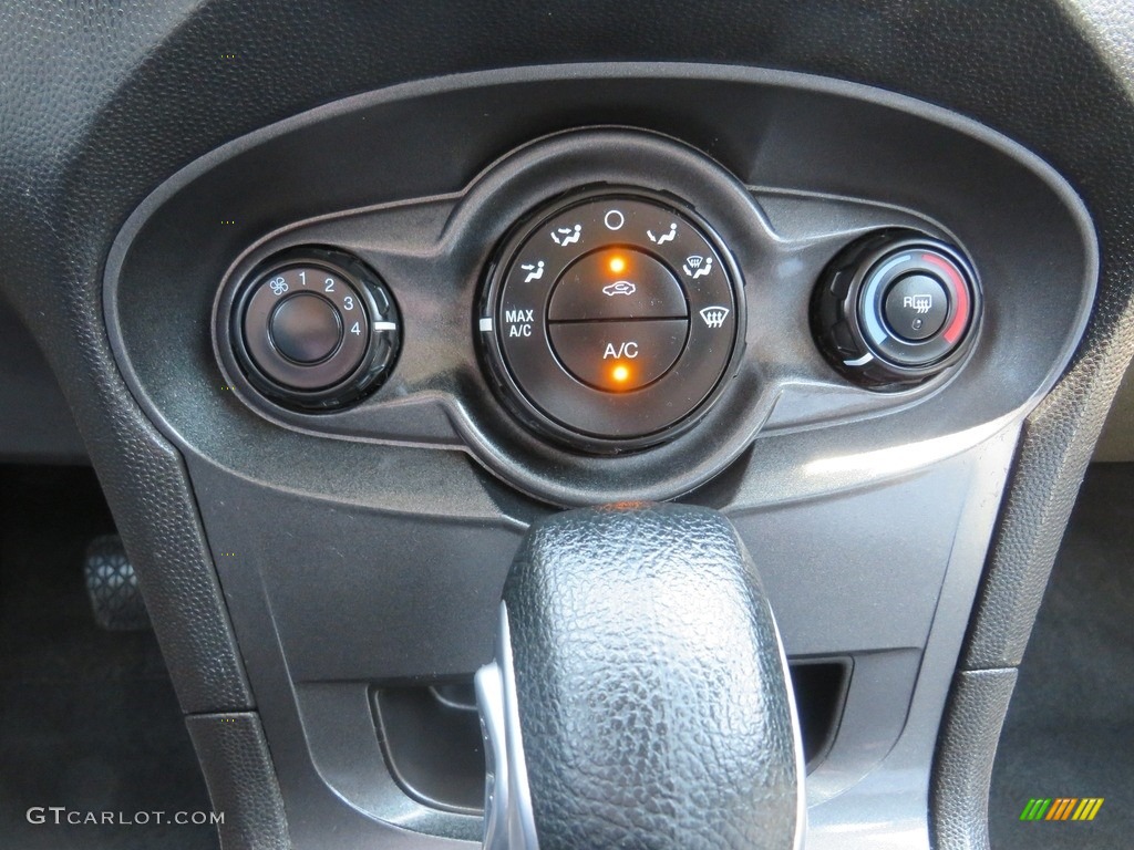 2015 Ford Fiesta S Hatchback Controls Photo #138906959