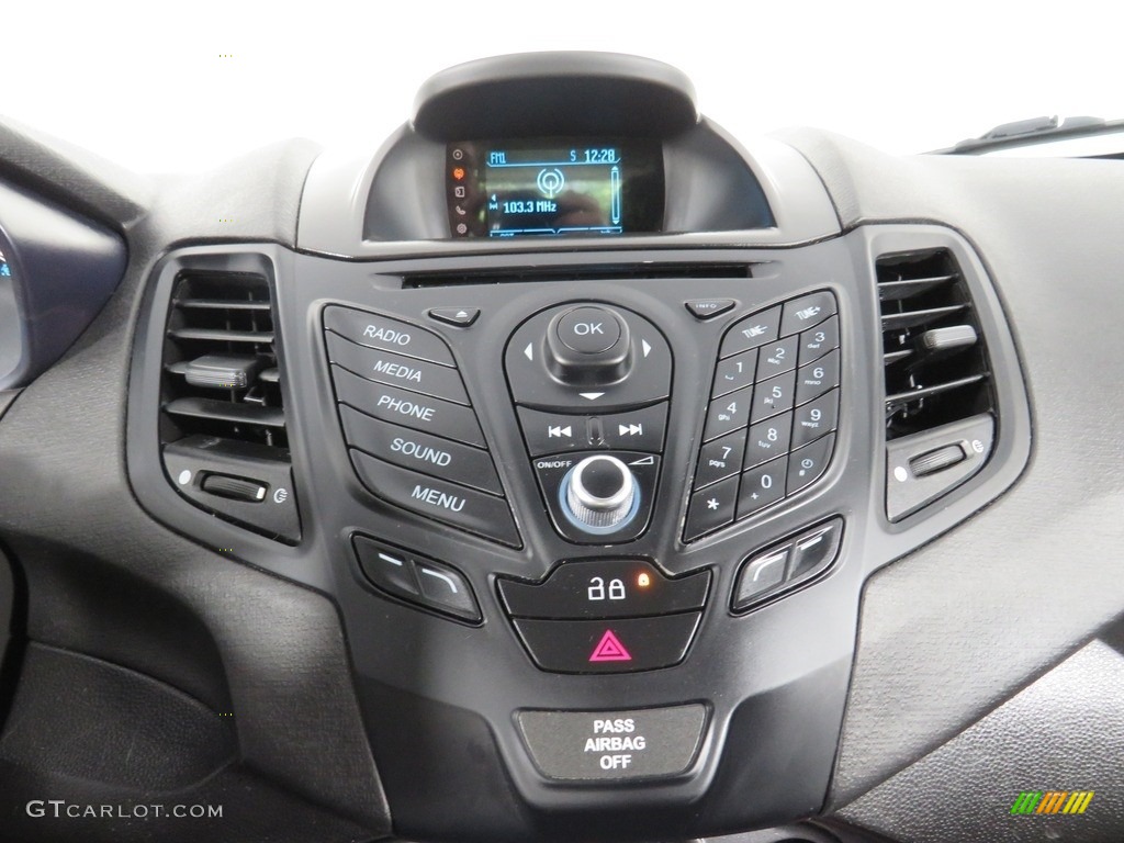 2015 Ford Fiesta S Hatchback Controls Photo #138907004